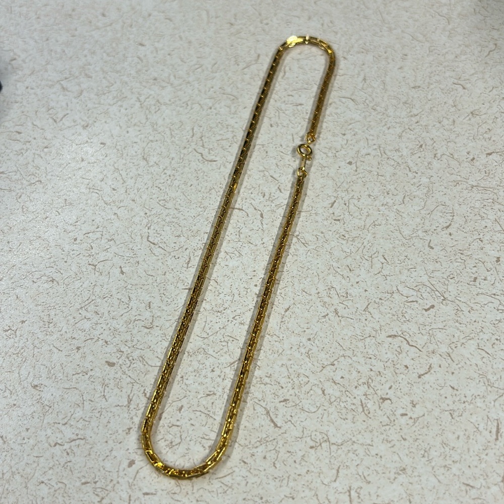 GOLD CHAIN LINK NECKLACE